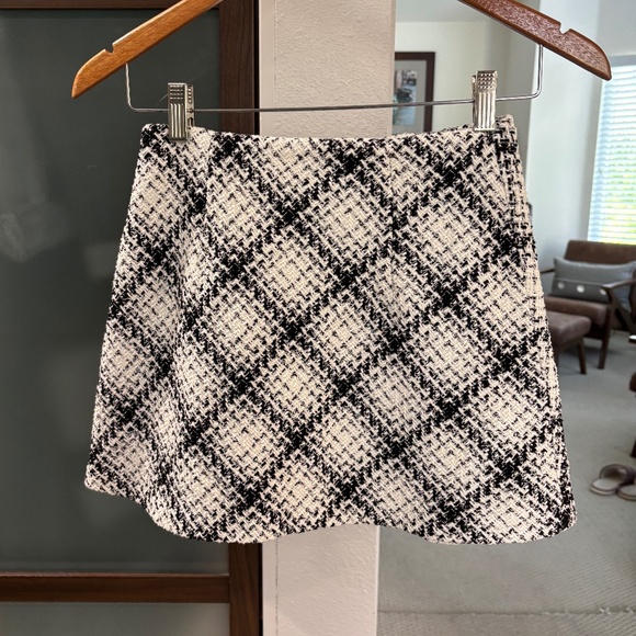 Zara Textured Tweed Mini Skirt - Size XS - Picture 3 of 6